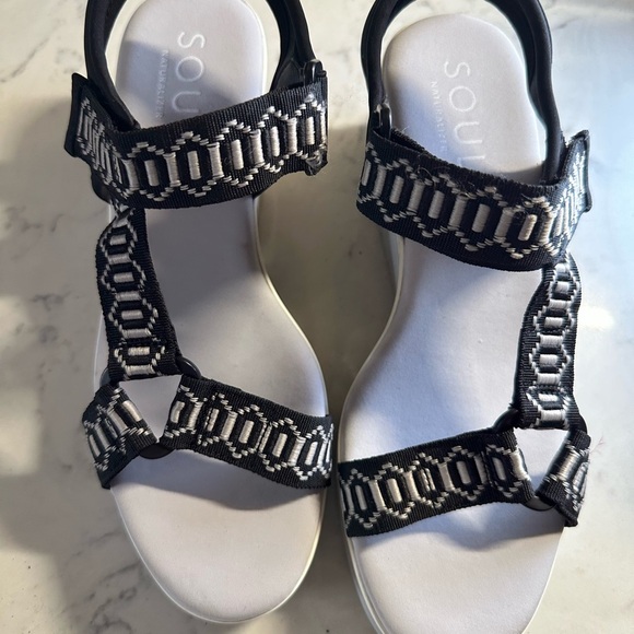 SOUL Naturalizer Black and White Wedge Sandals - Picture 7 of 9